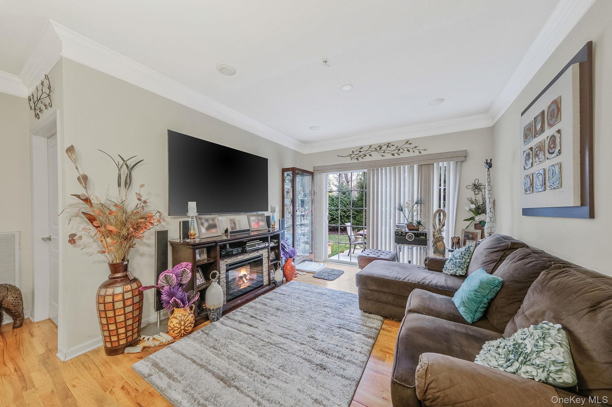 119 Wildwood Circle Holtsville Holtsville, NY 11742