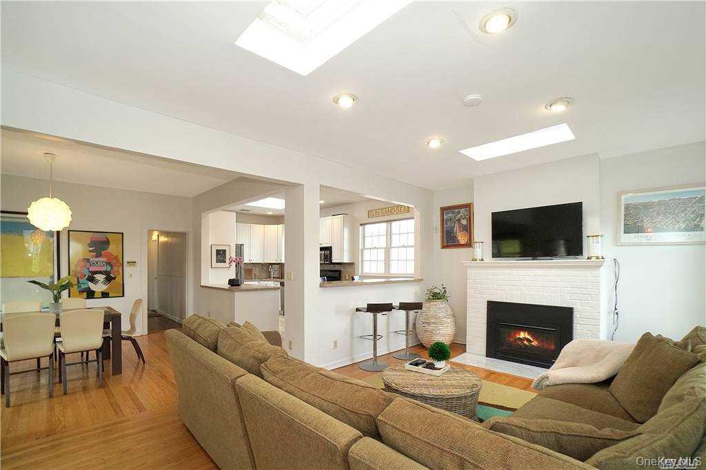 215 Roosevelt Boulevard Long Beach Long Beach, NY 11561