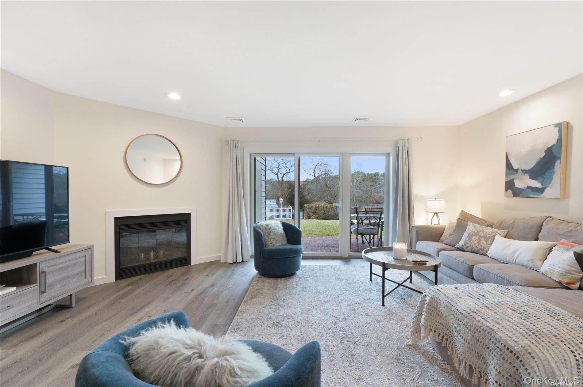 34 Montauk Highway 12 Westhampton Westhampton, NY 11977