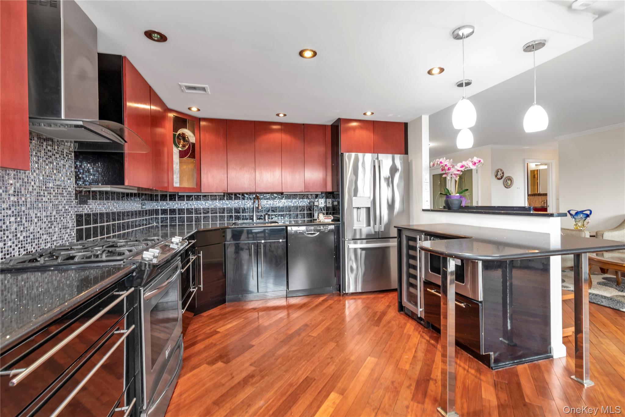 1 Bay Club Drive 4-R Bayside Bayside, NY 11360