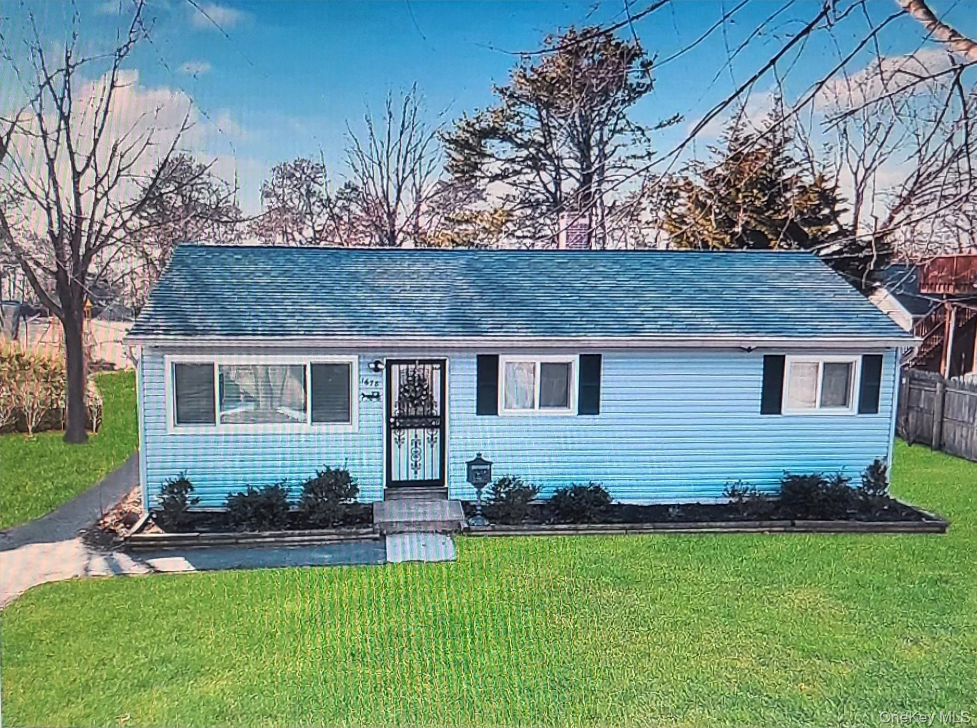 1678 N Thompson Divide Bay Shore Bay Shore, NY 11706