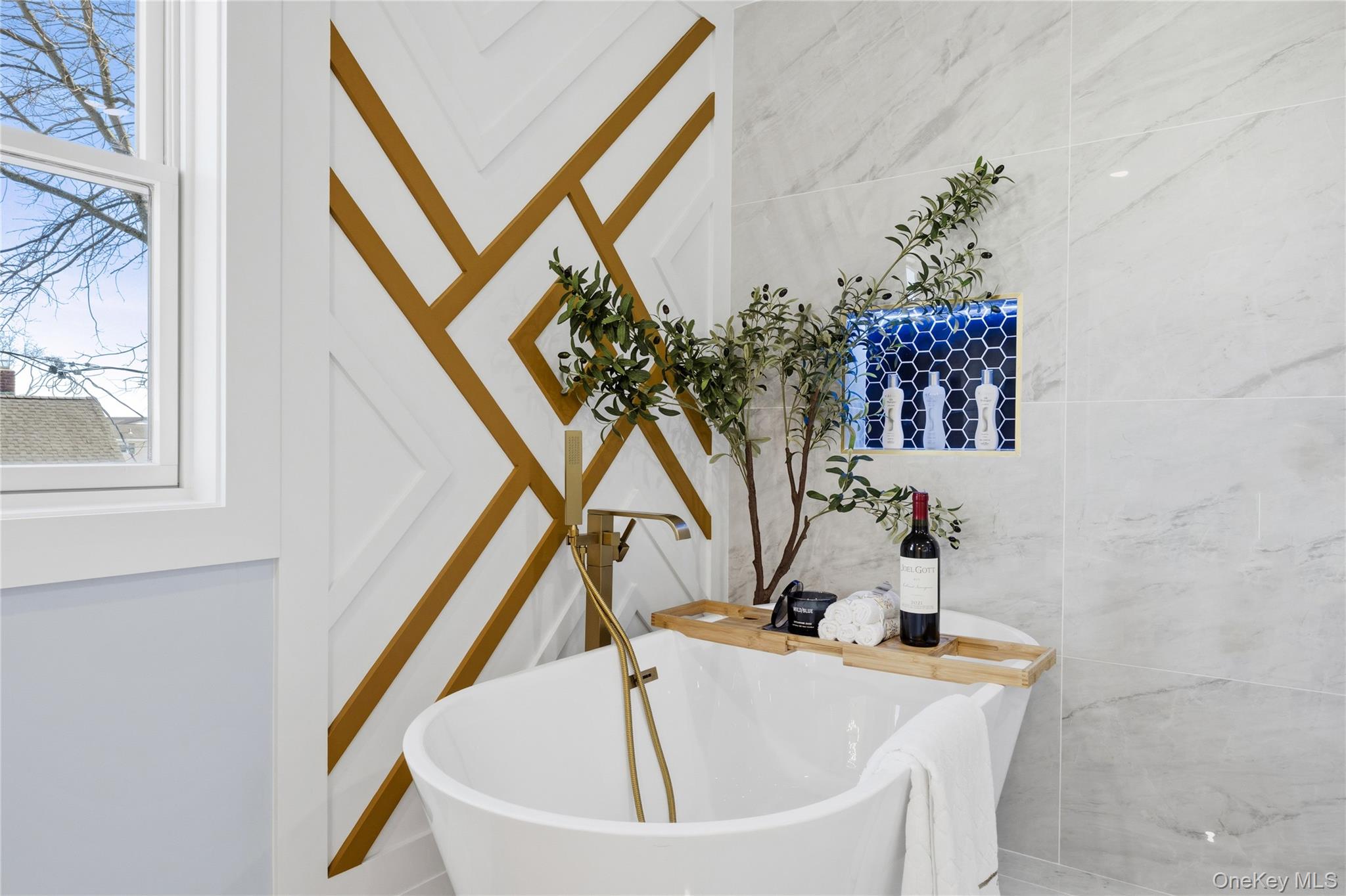 12 Friends Lane Westbury Westbury, NY 11590