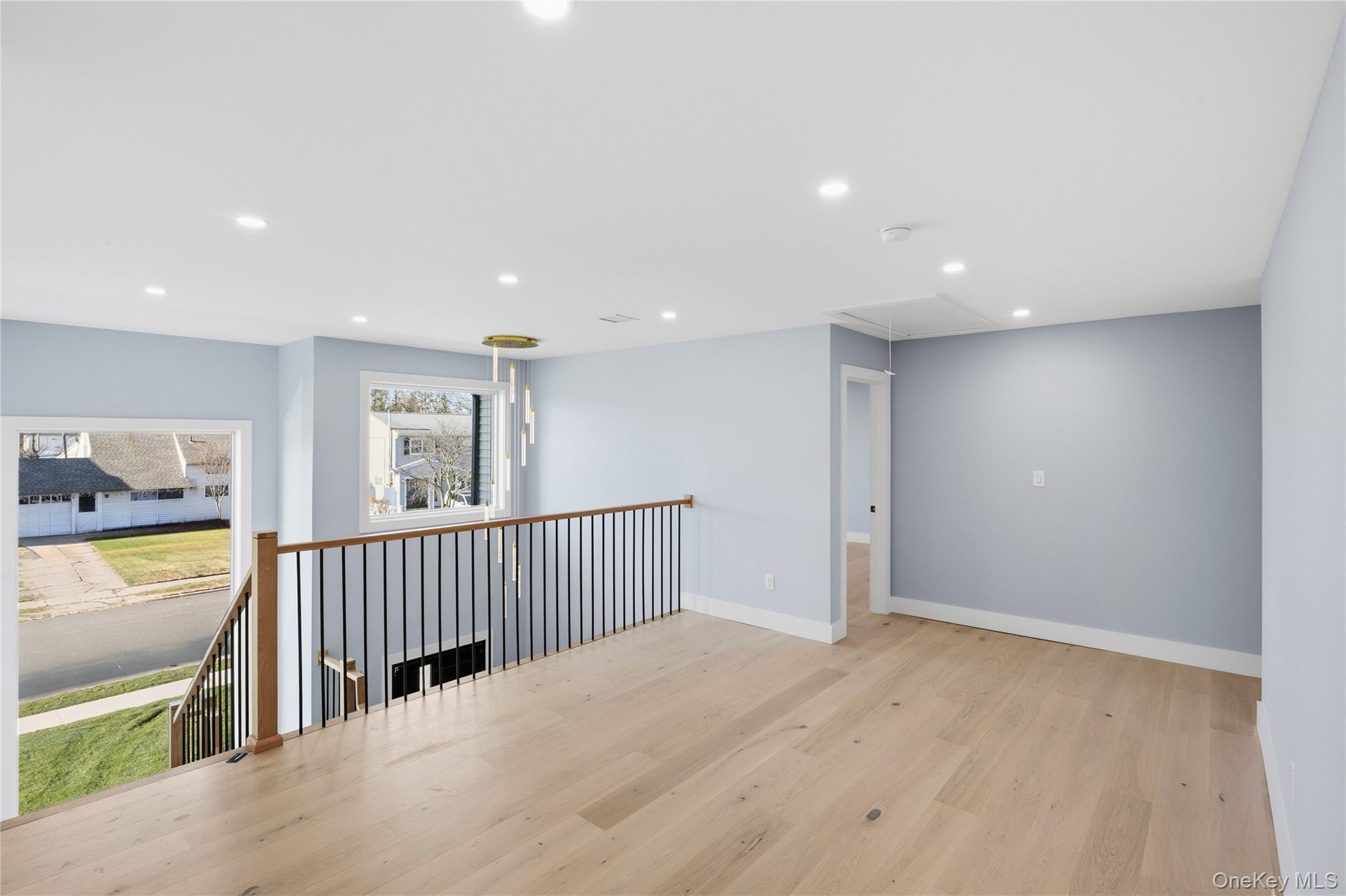 12 Friends Lane Westbury Westbury, NY 11590