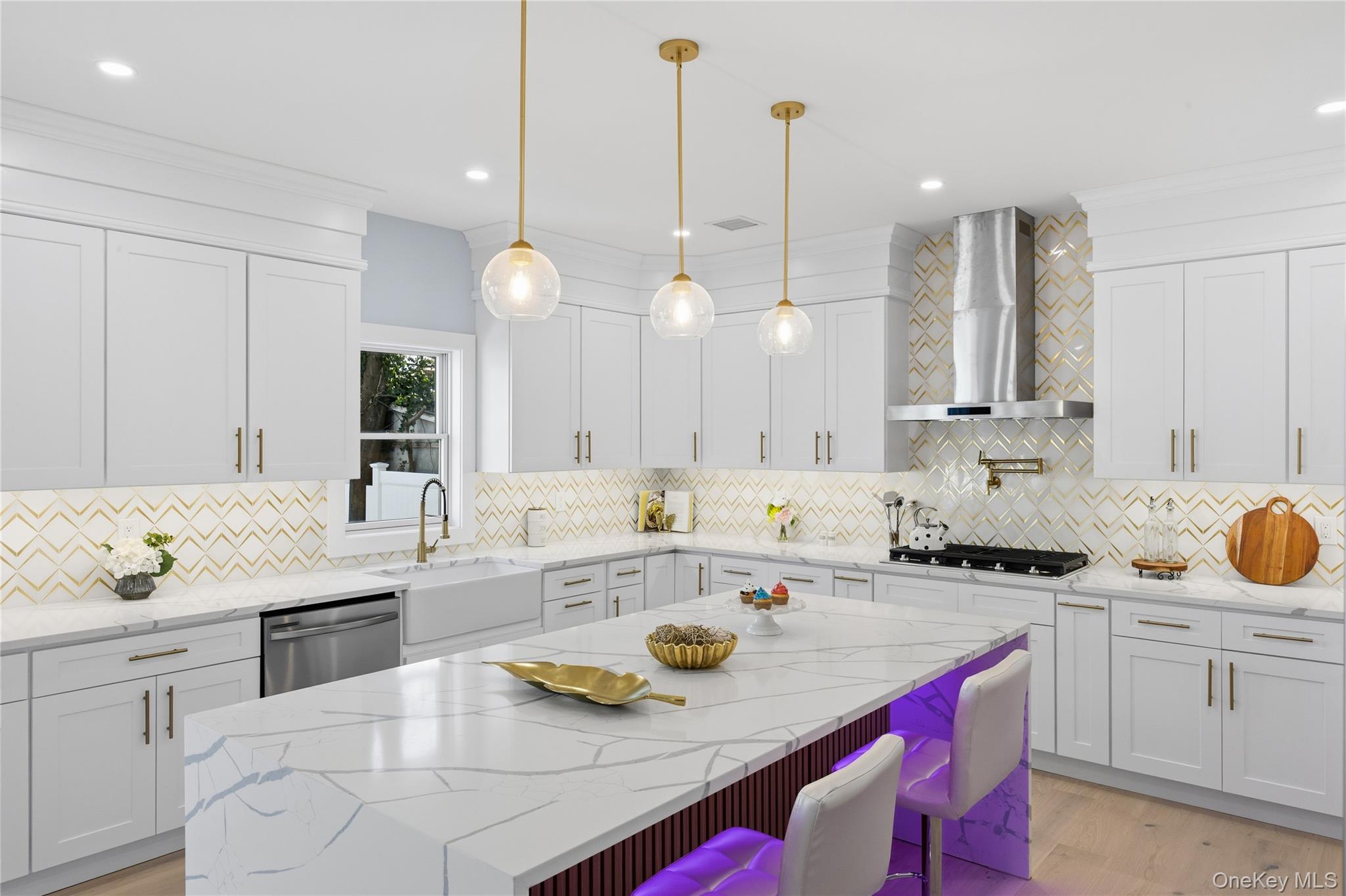 12 Friends Lane Westbury Westbury, NY 11590