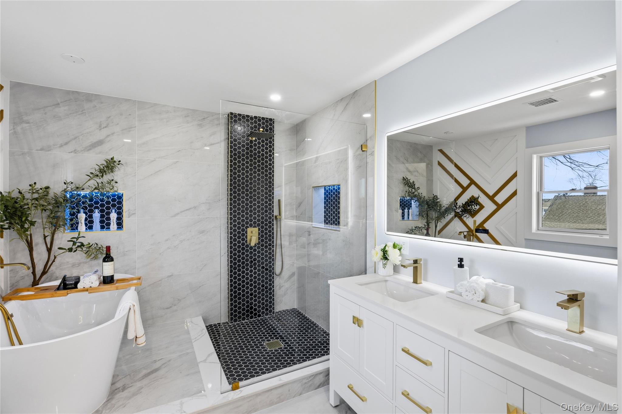 12 Friends Lane Westbury Westbury, NY 11590