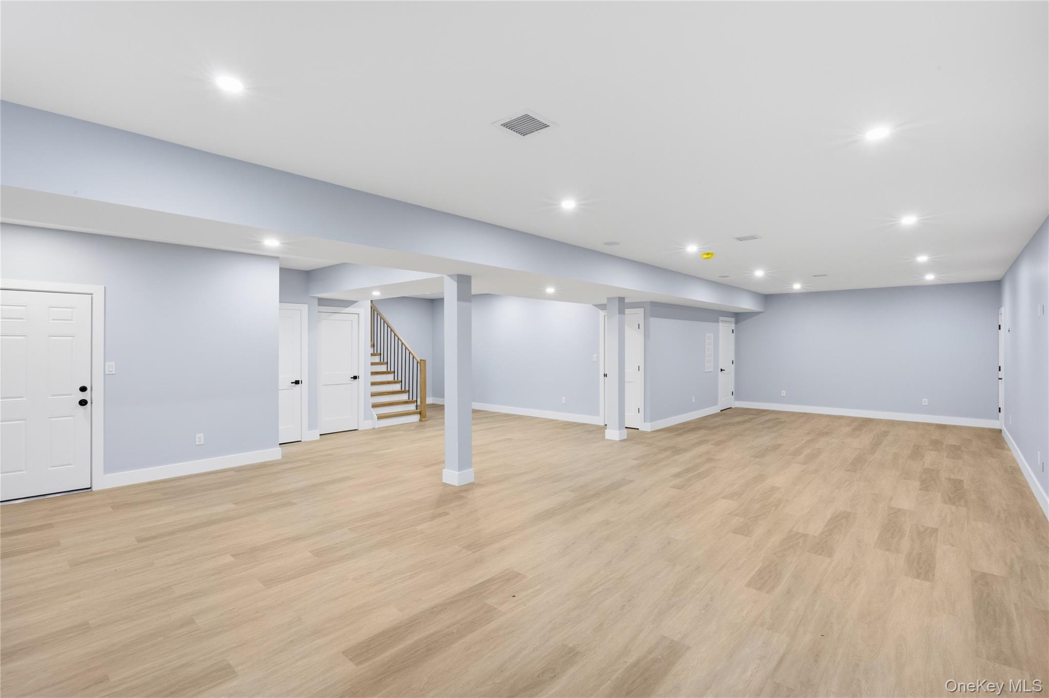 12 Friends Lane Westbury Westbury, NY 11590