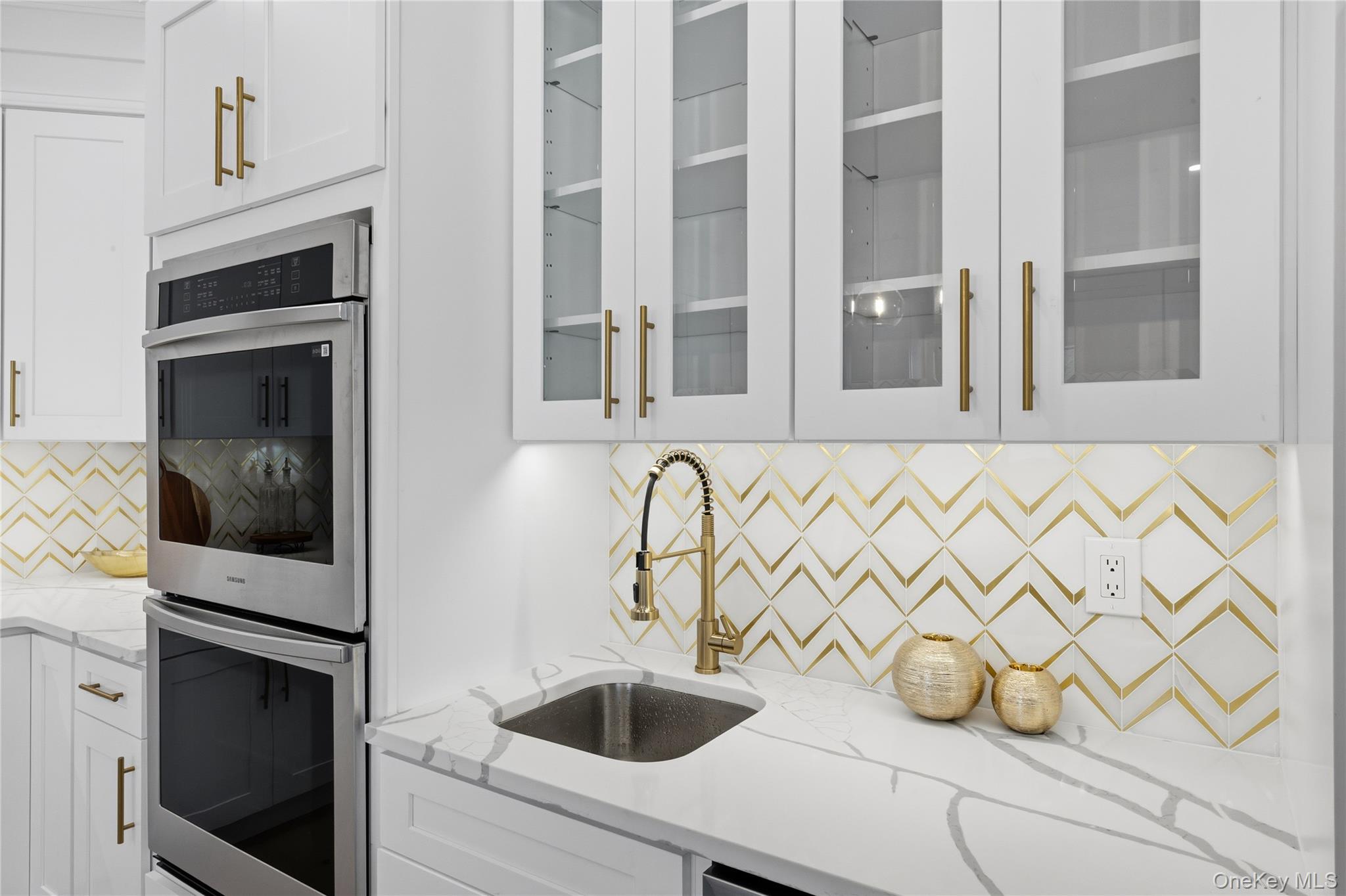 12 Friends Lane Westbury Westbury, NY 11590