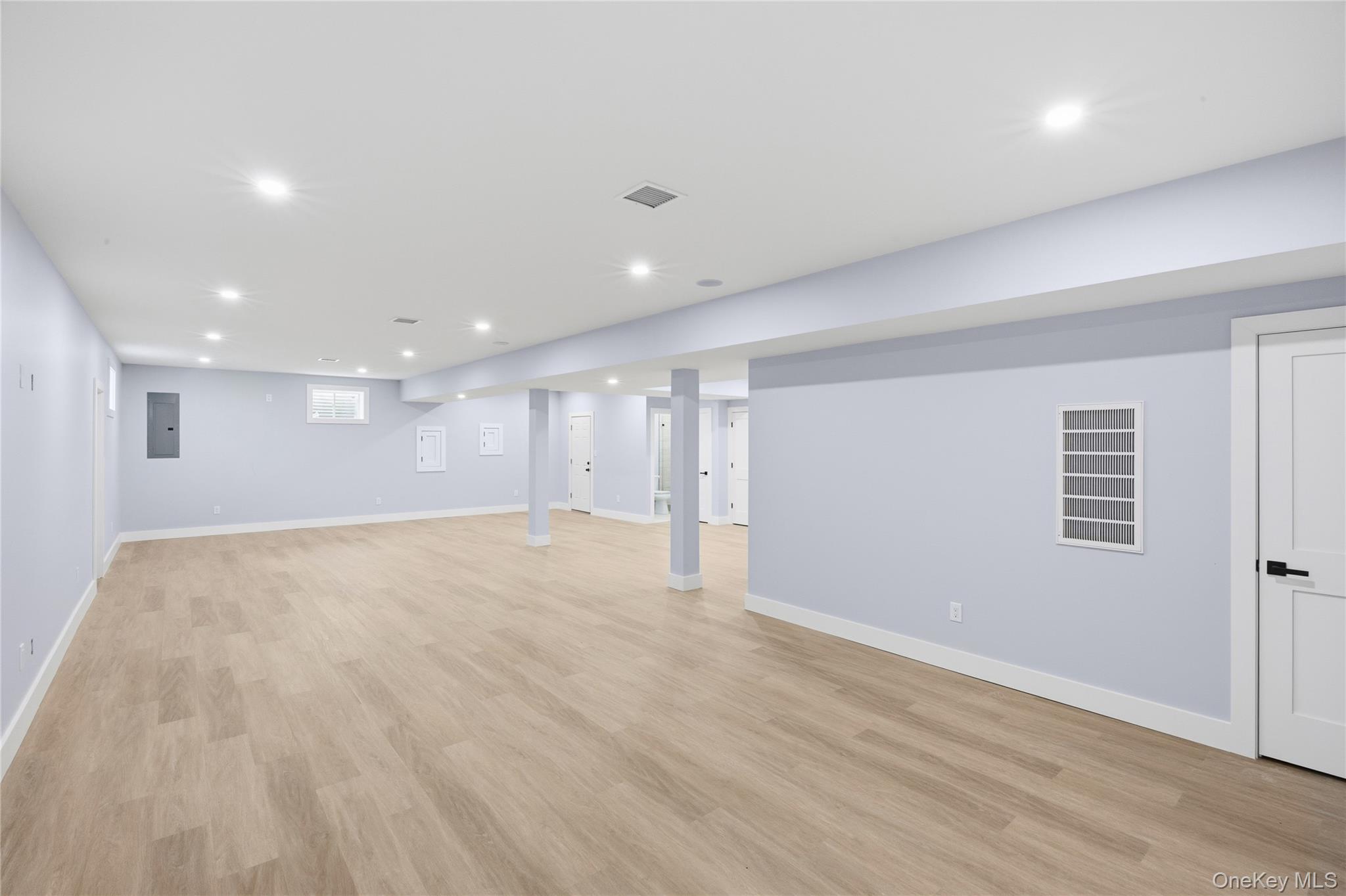 12 Friends Lane Westbury Westbury, NY 11590