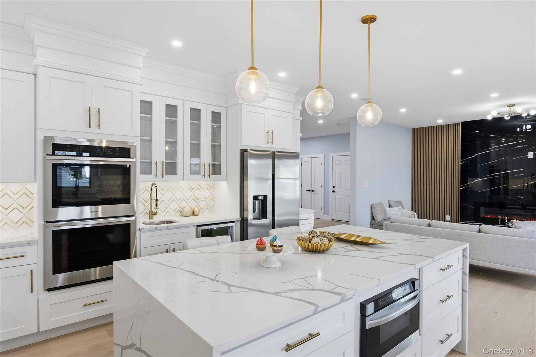 12 Friends Lane Westbury Westbury, NY 11590