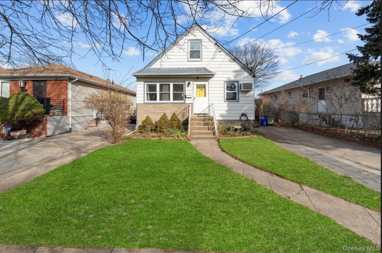 135 Casper Street Valley Stream Valley Stream, NY 11580