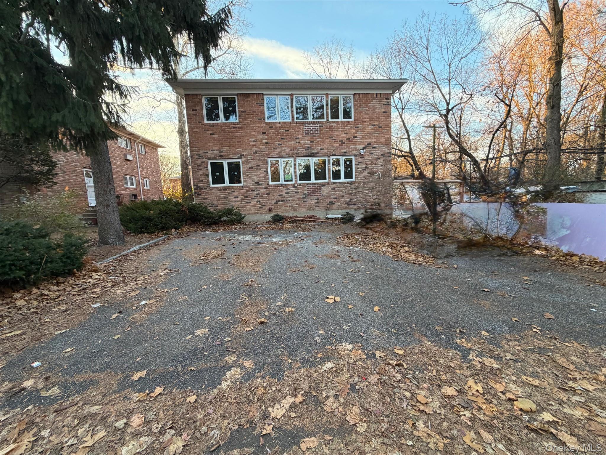 14 Cornwall Lane Port Washington Port Washington, NY 11050