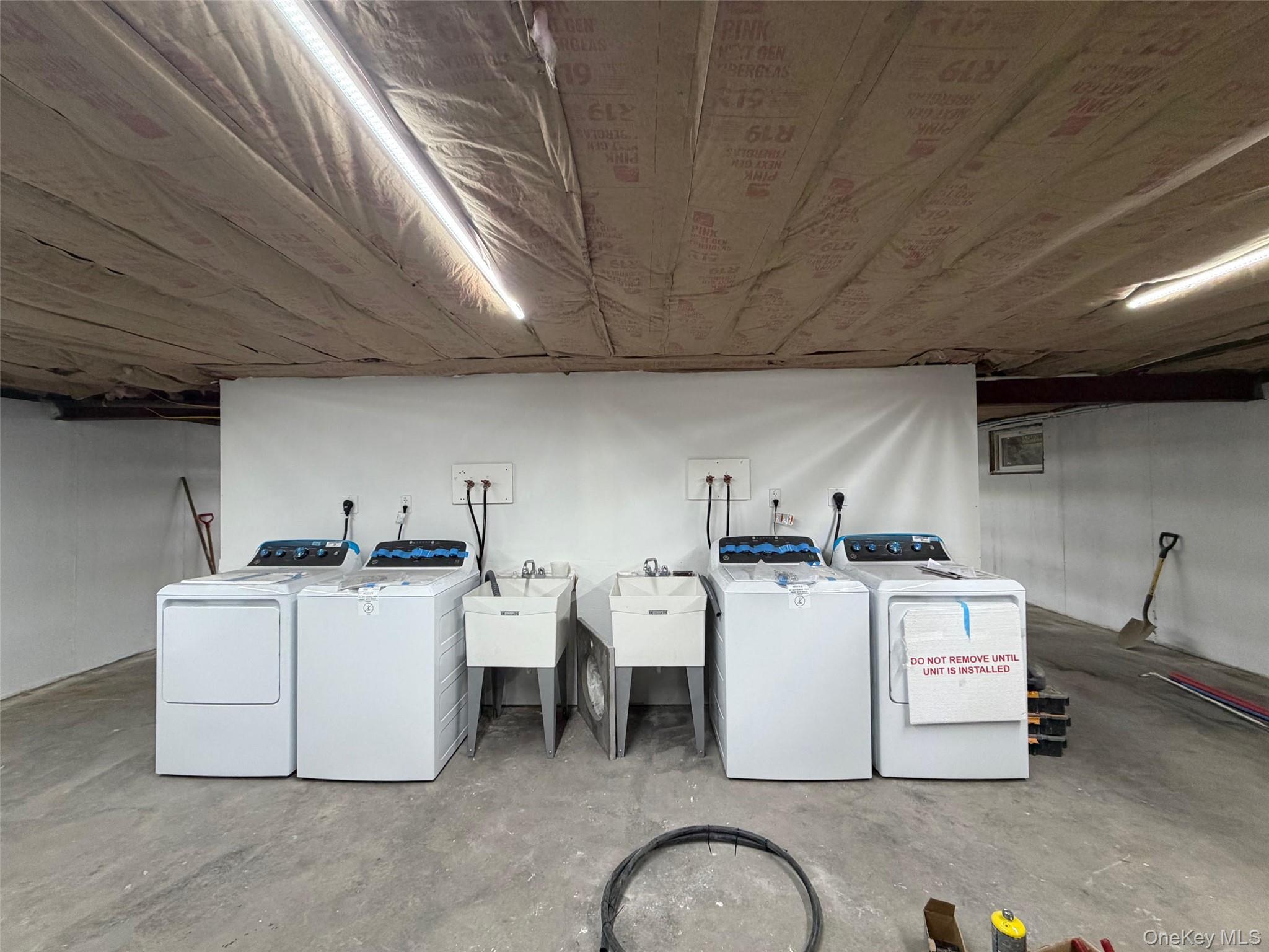 14 Cornwall Lane Port Washington Port Washington, NY 11050