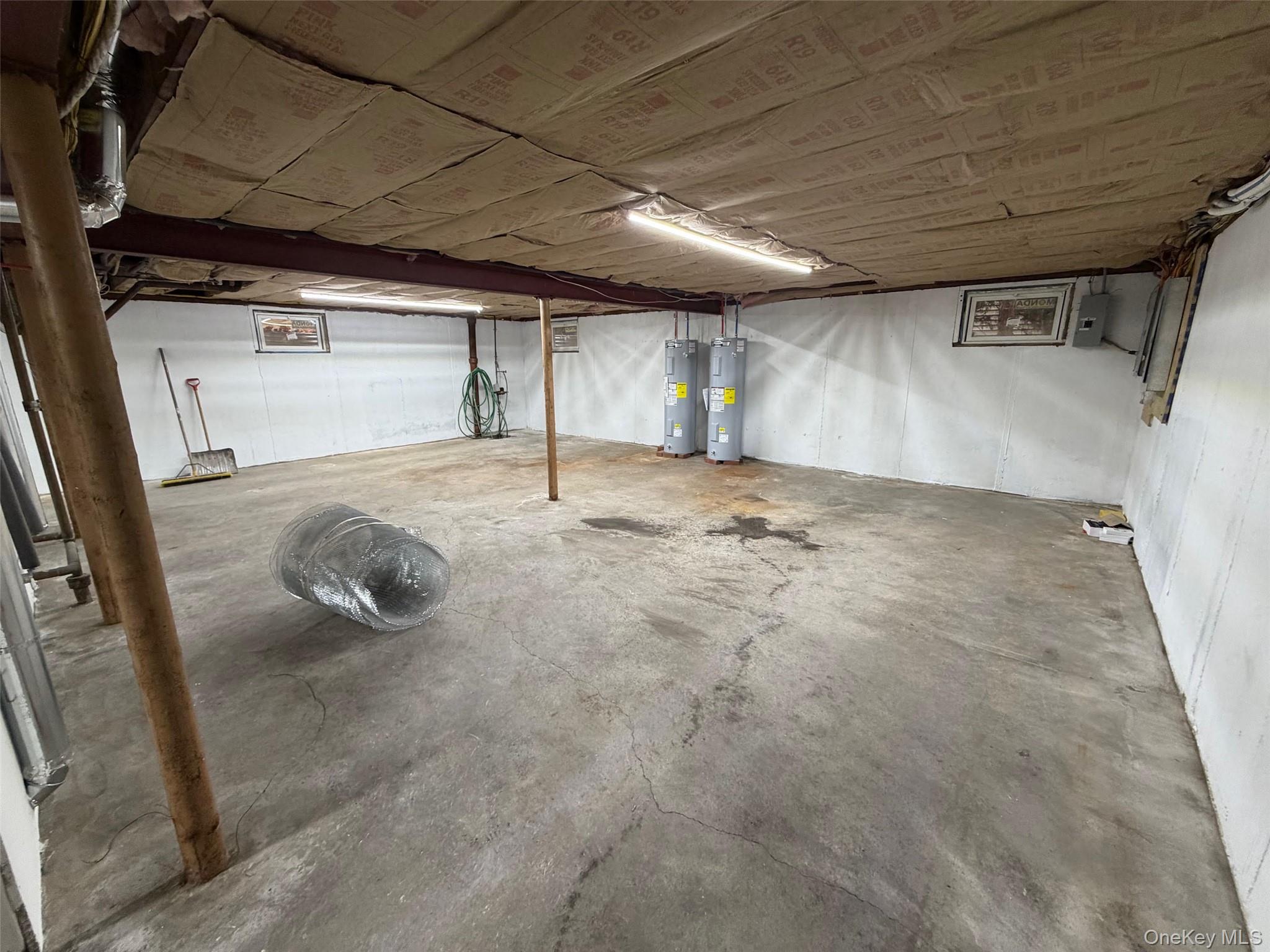 14 Cornwall Lane Port Washington Port Washington, NY 11050