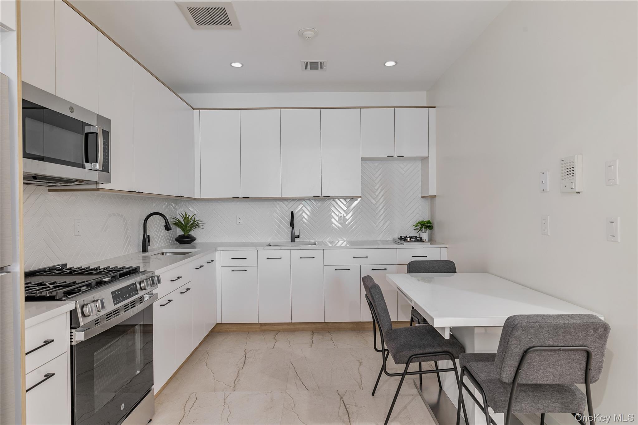 17 Union Road 110 Out of NYC Spring Valley, NY 10977