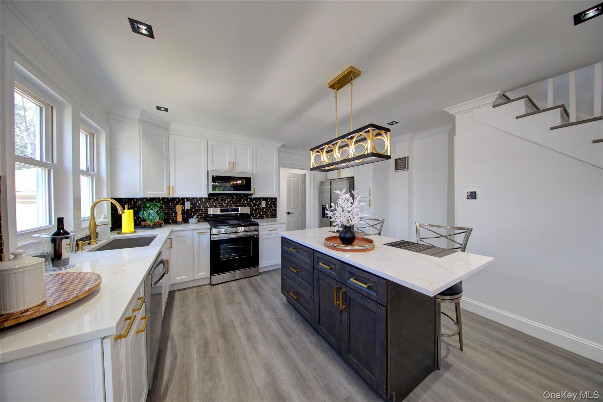 16 Roosevelt Avenue 14 Hicksville Hicksville, NY 11801