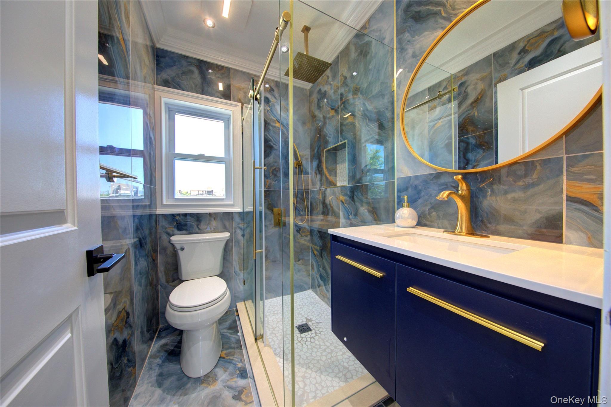 16 Roosevelt Avenue 14 Hicksville Hicksville, NY 11801