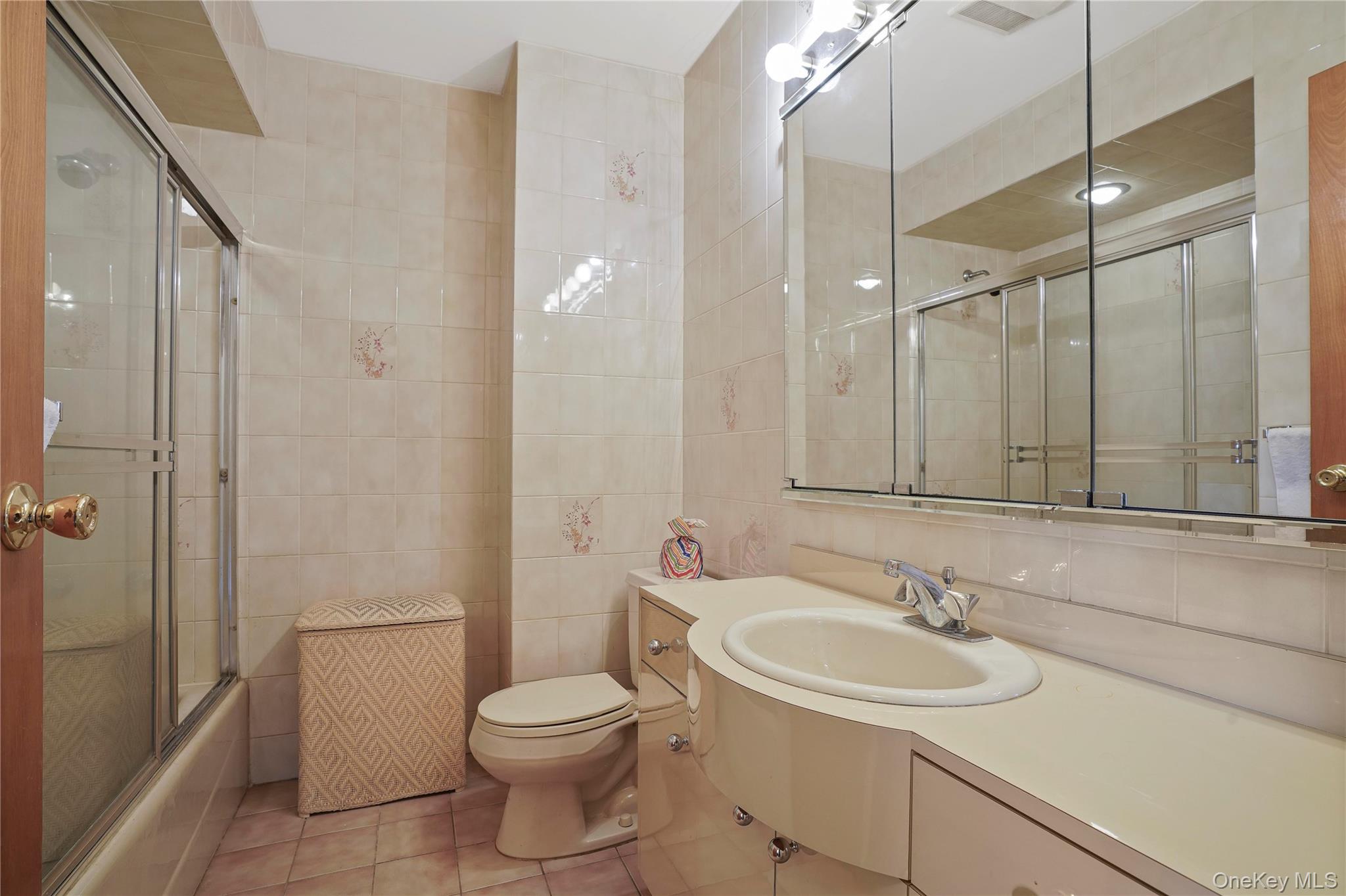 6035 75th Street Middle Village Middle Village, NY 11379