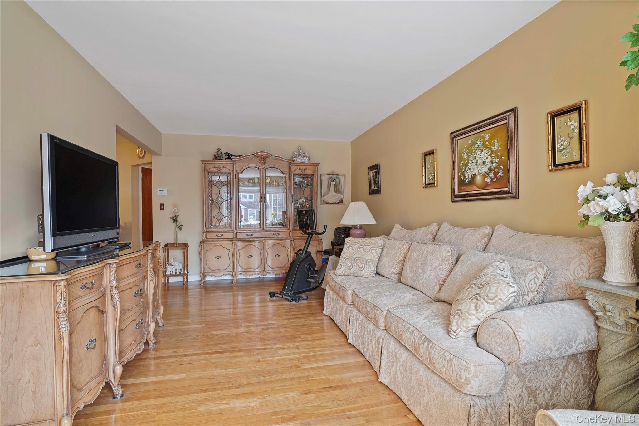 6035 75th Street Middle Village Middle Village, NY 11379