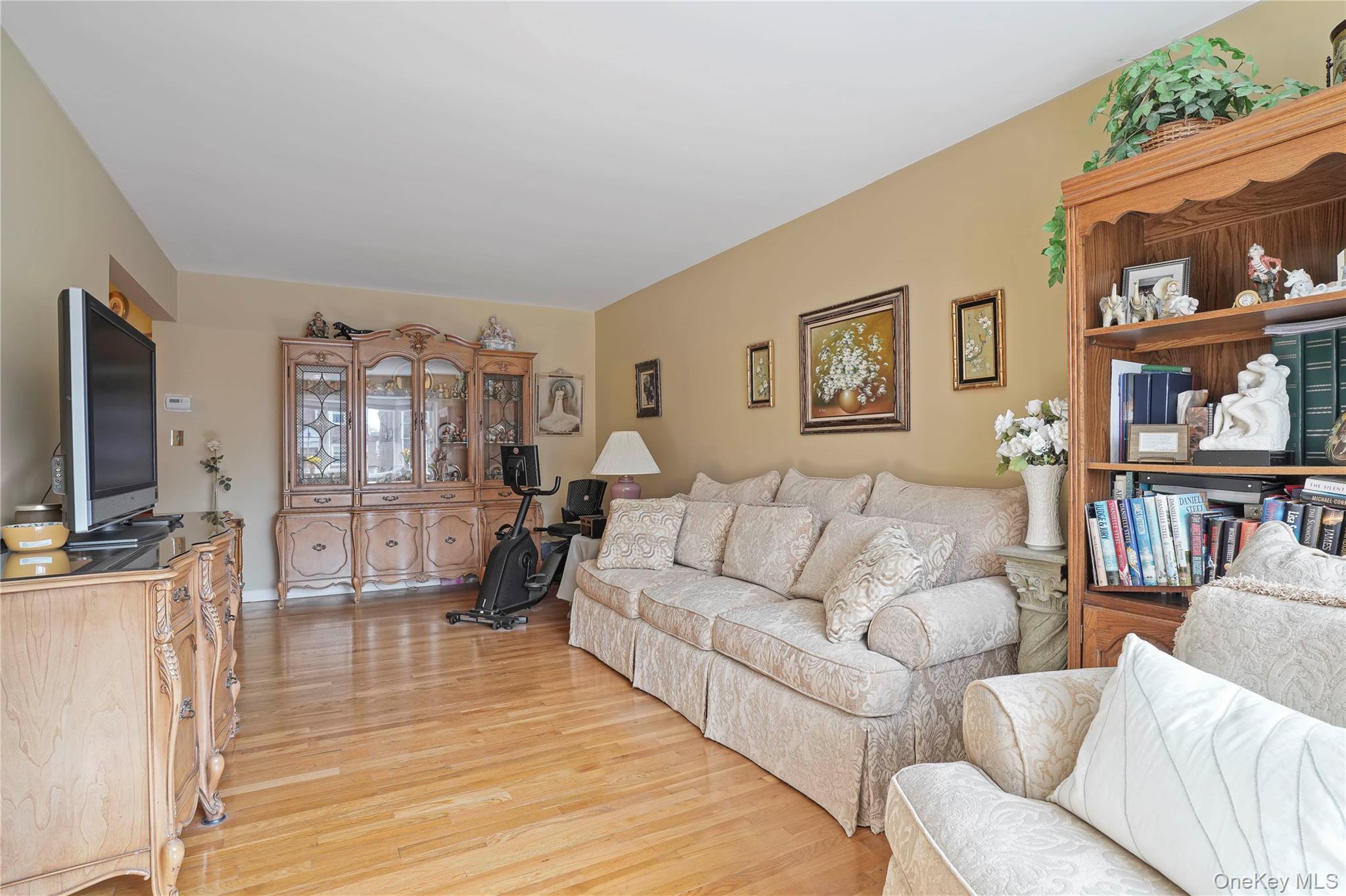 6035 75th Street Middle Village Middle Village, NY 11379