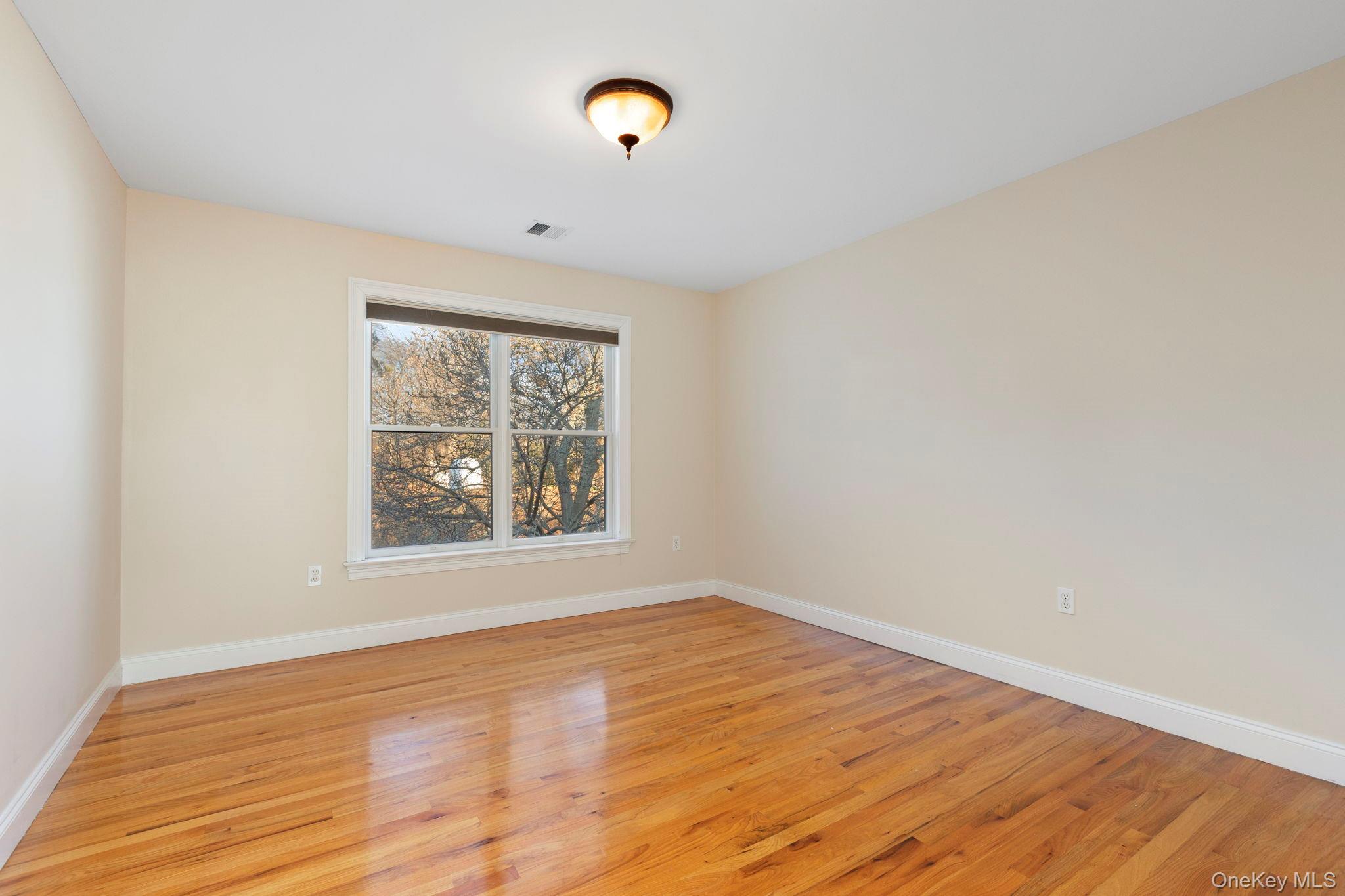 44 Hillwood Place Yonkers Yonkers, NY 10710