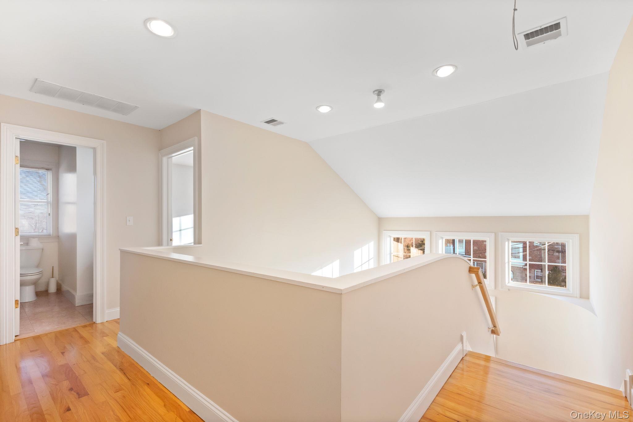 44 Hillwood Place Yonkers Yonkers, NY 10710