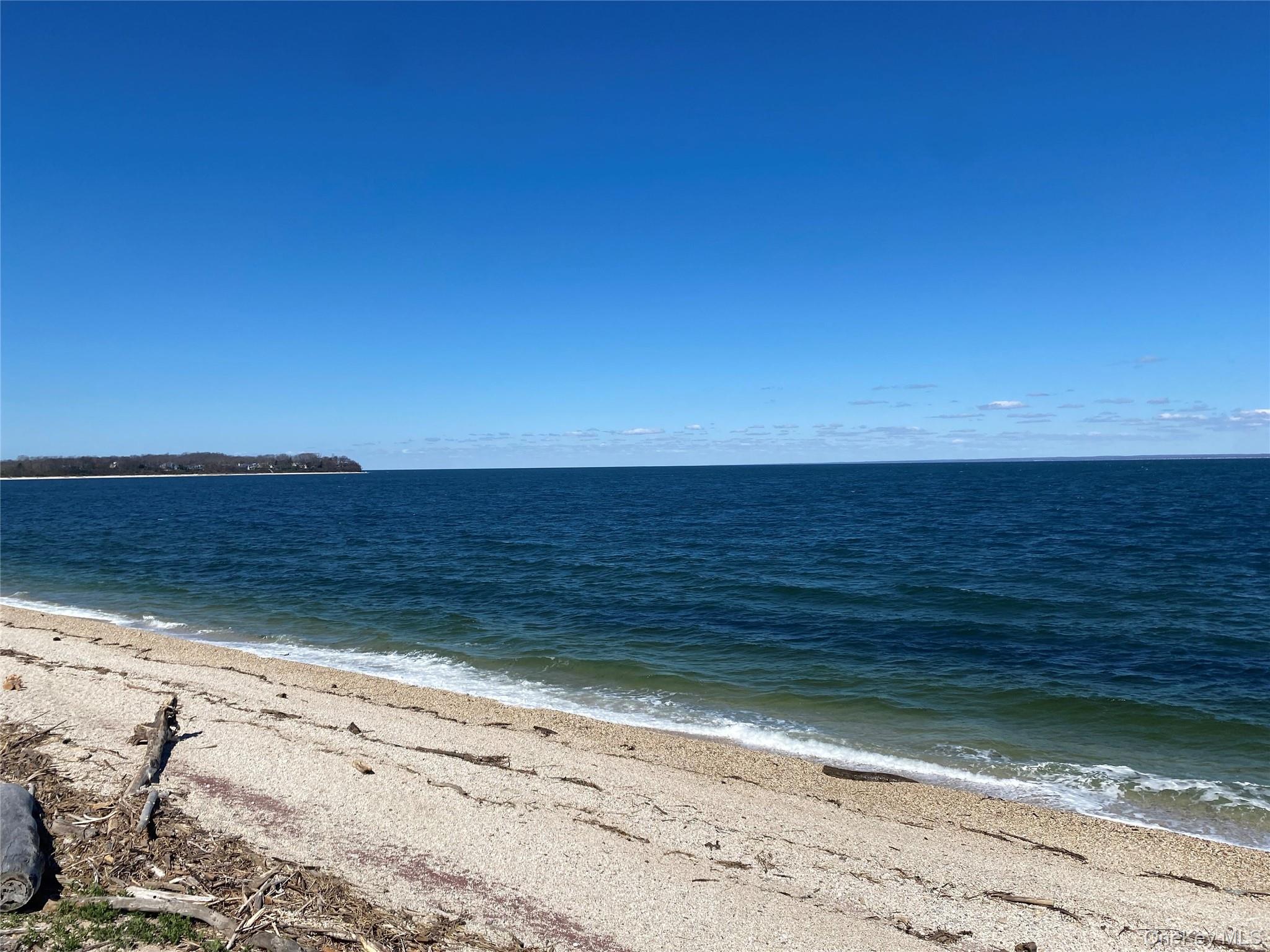 65 Greenway W Orient Orient, NY 11957