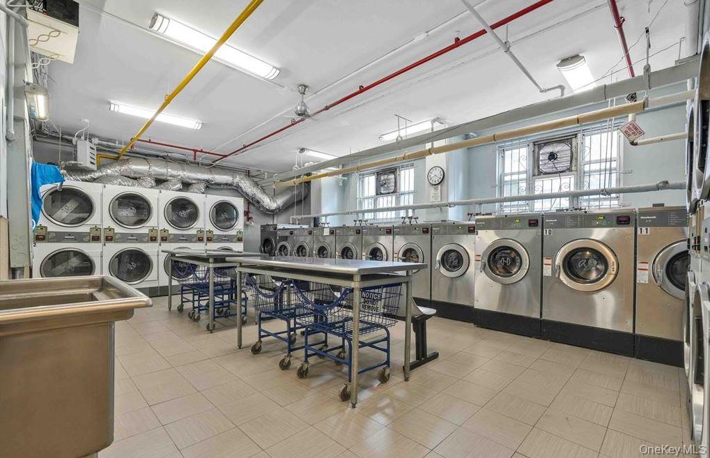 52-40 39th Avenue 4-U Woodside Woodside, NY 11377