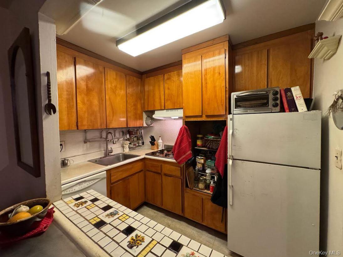 52-40 39th Avenue 4-U Woodside Woodside, NY 11377