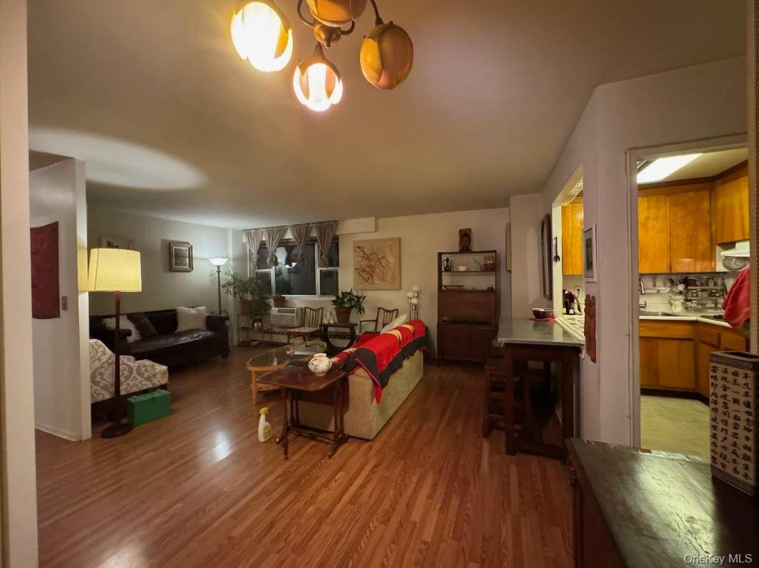 52-40 39th Avenue 4-U Woodside Woodside, NY 11377