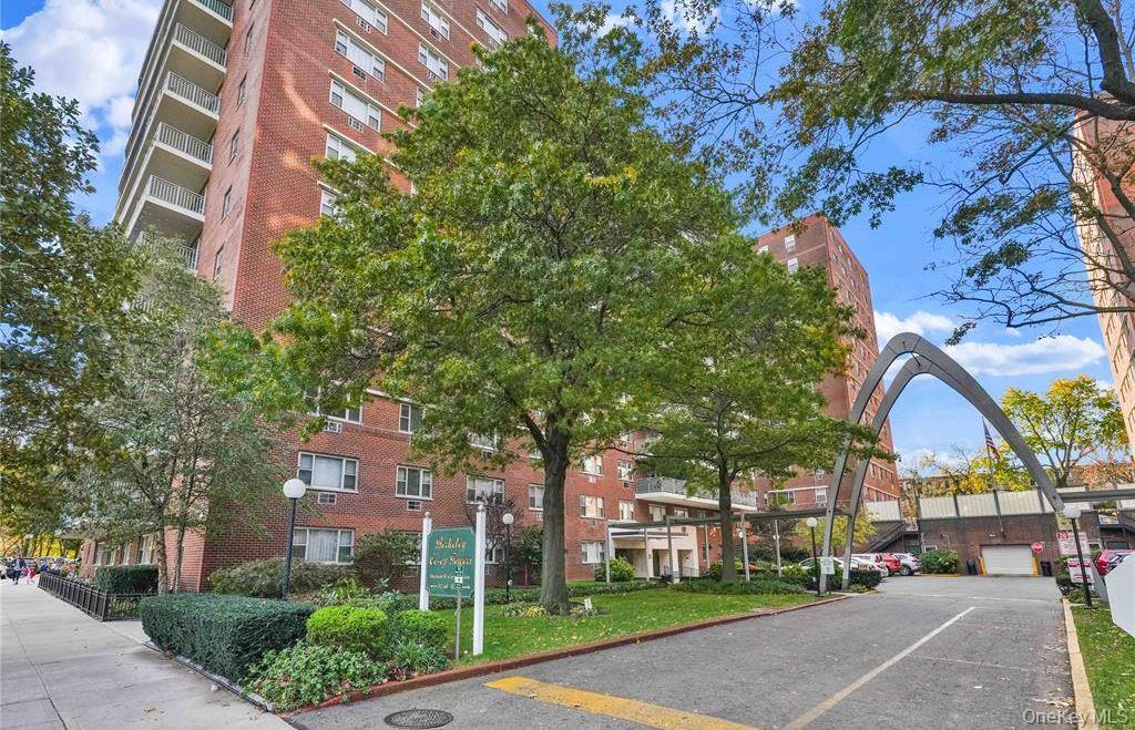52-40 39th Avenue 4-U Woodside Woodside, NY 11377