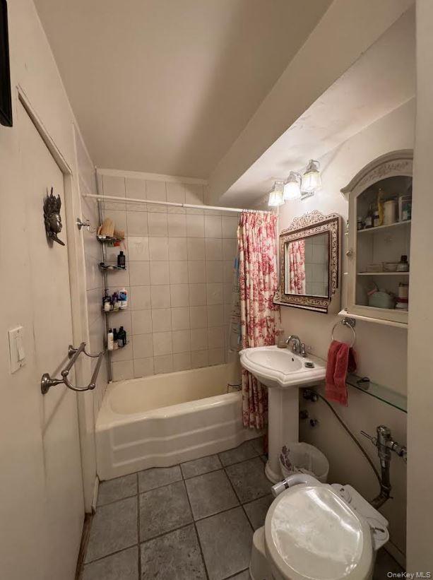 52-40 39th Avenue 4-U Woodside Woodside, NY 11377