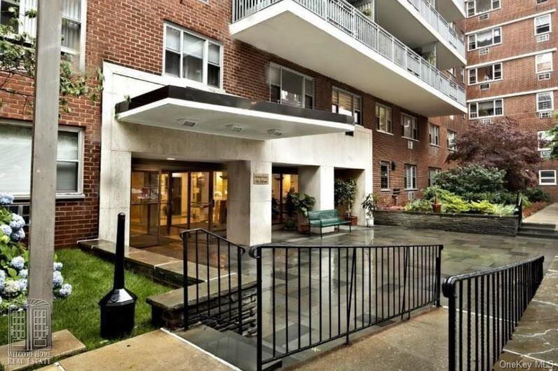 52-40 39th Avenue 4-U Woodside Woodside, NY 11377