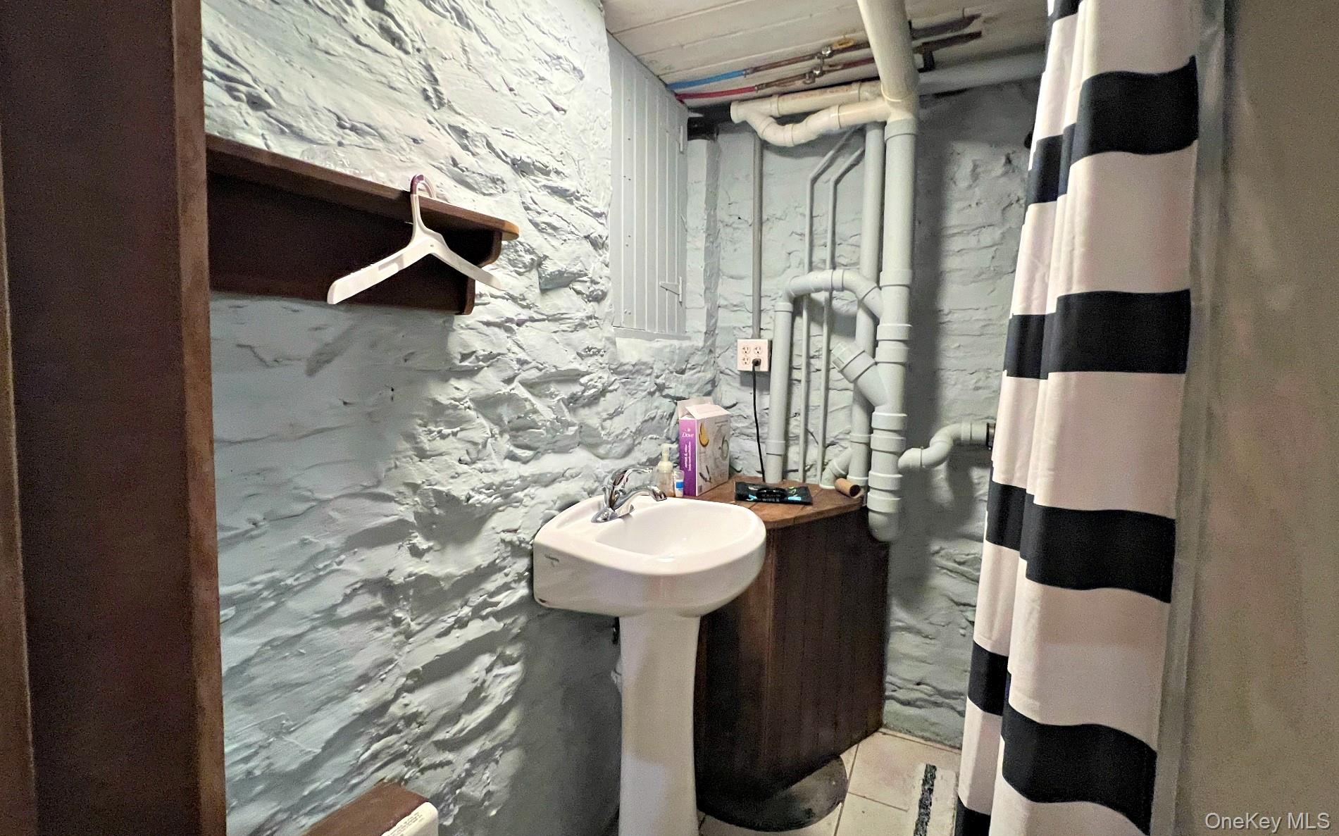 2293 Route 9G Out of NYC Staatsburg, NY 12580