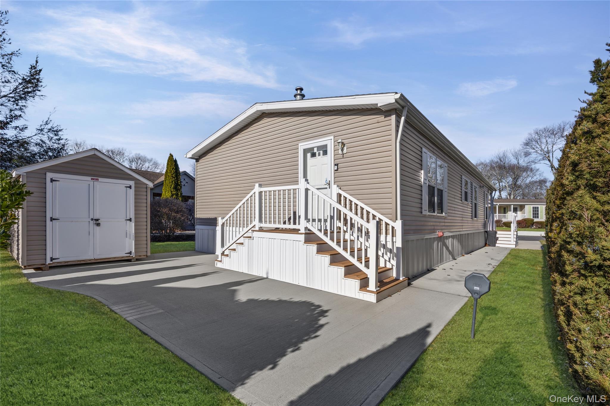 1661 Old Country Road 351-B Riverhead Riverhead, NY 11901