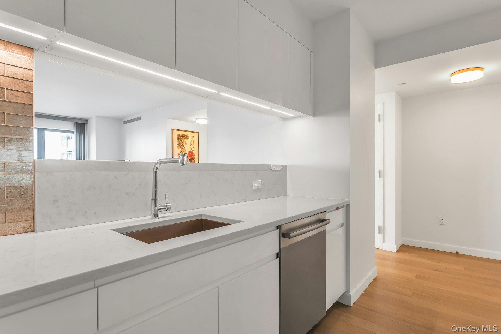 138-35 39th Avenue 14-M Flushing Flushing, NY 11354