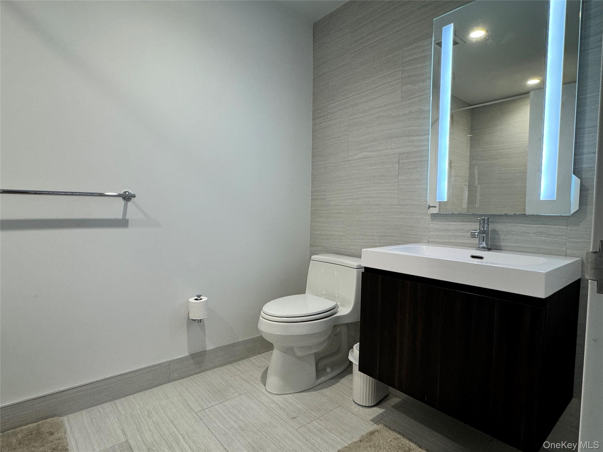 131-03 40th Road 16-D Flushing Flushing, NY 11354