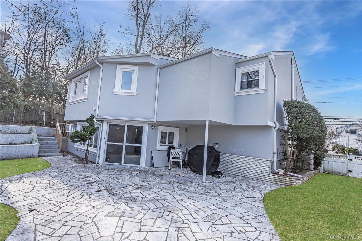 93 Searingtown Road Albertson Albertson, NY 11507