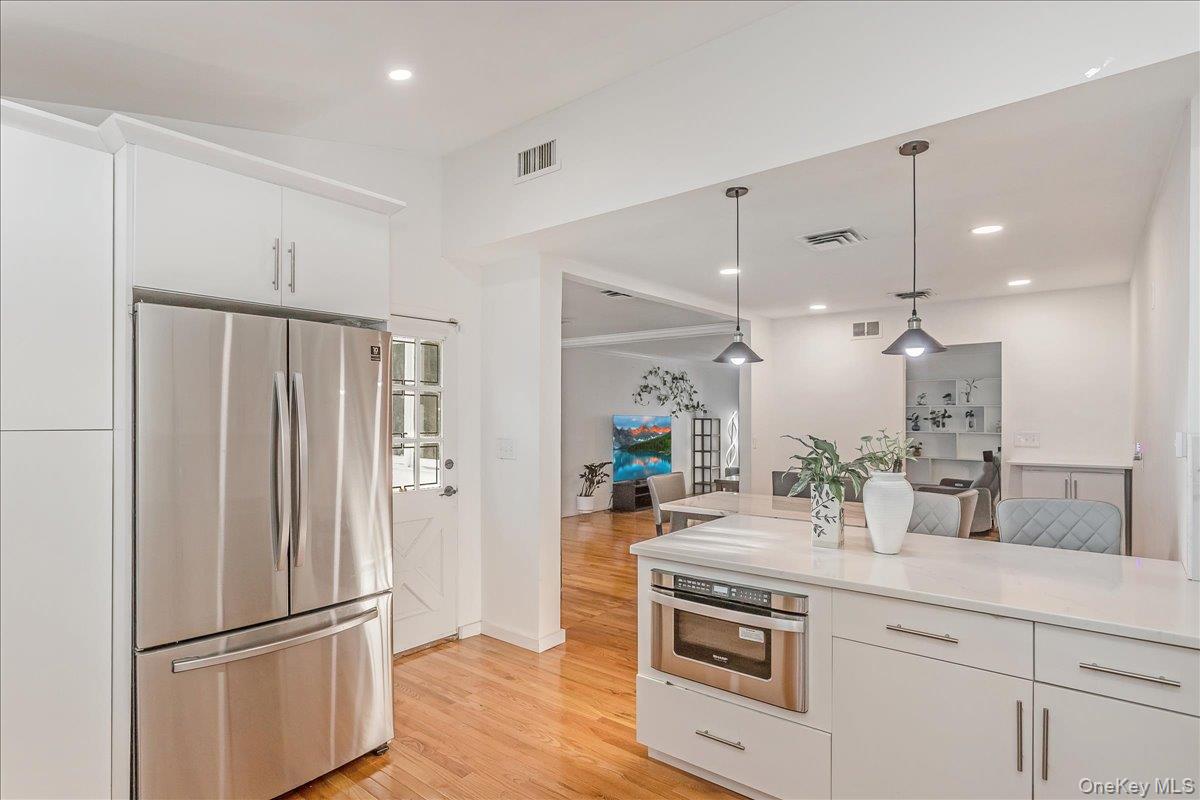 93 Searingtown Road Albertson Albertson, NY 11507