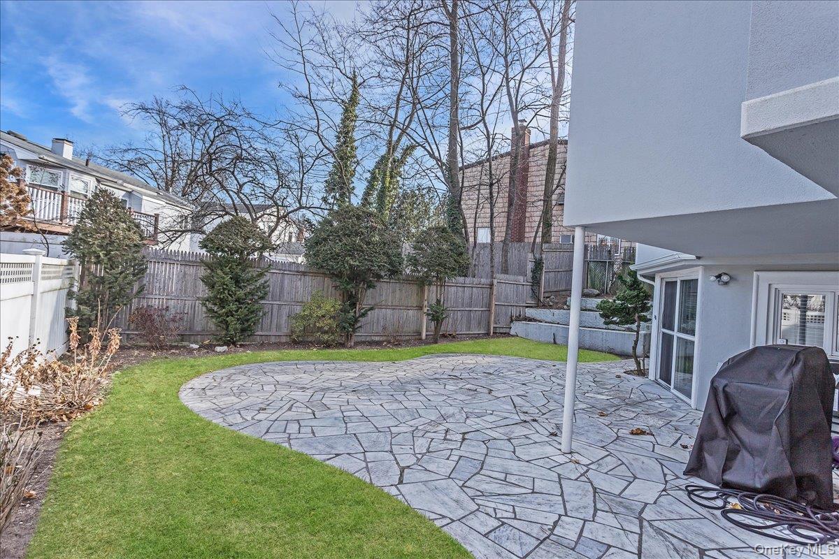 93 Searingtown Road Albertson Albertson, NY 11507