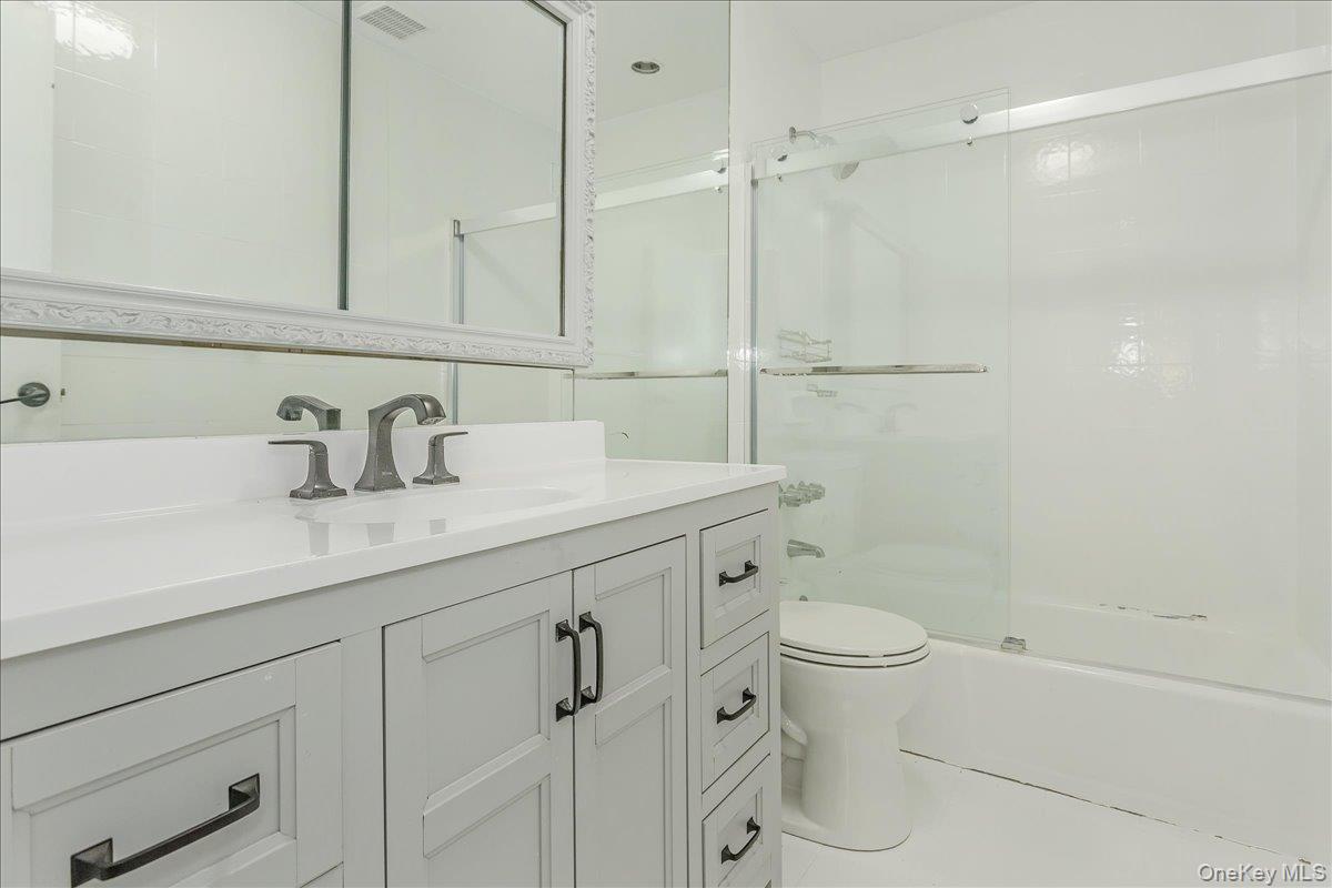 93 Searingtown Road Albertson Albertson, NY 11507