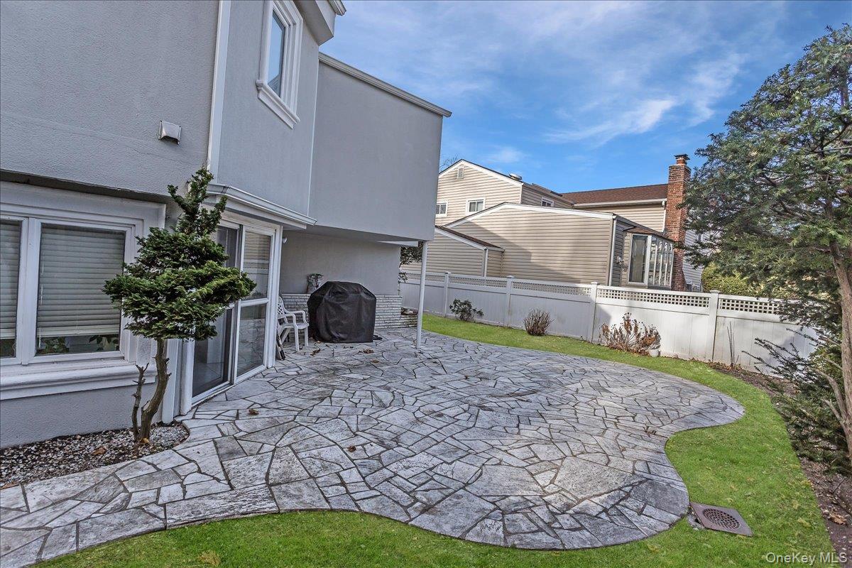 93 Searingtown Road Albertson Albertson, NY 11507