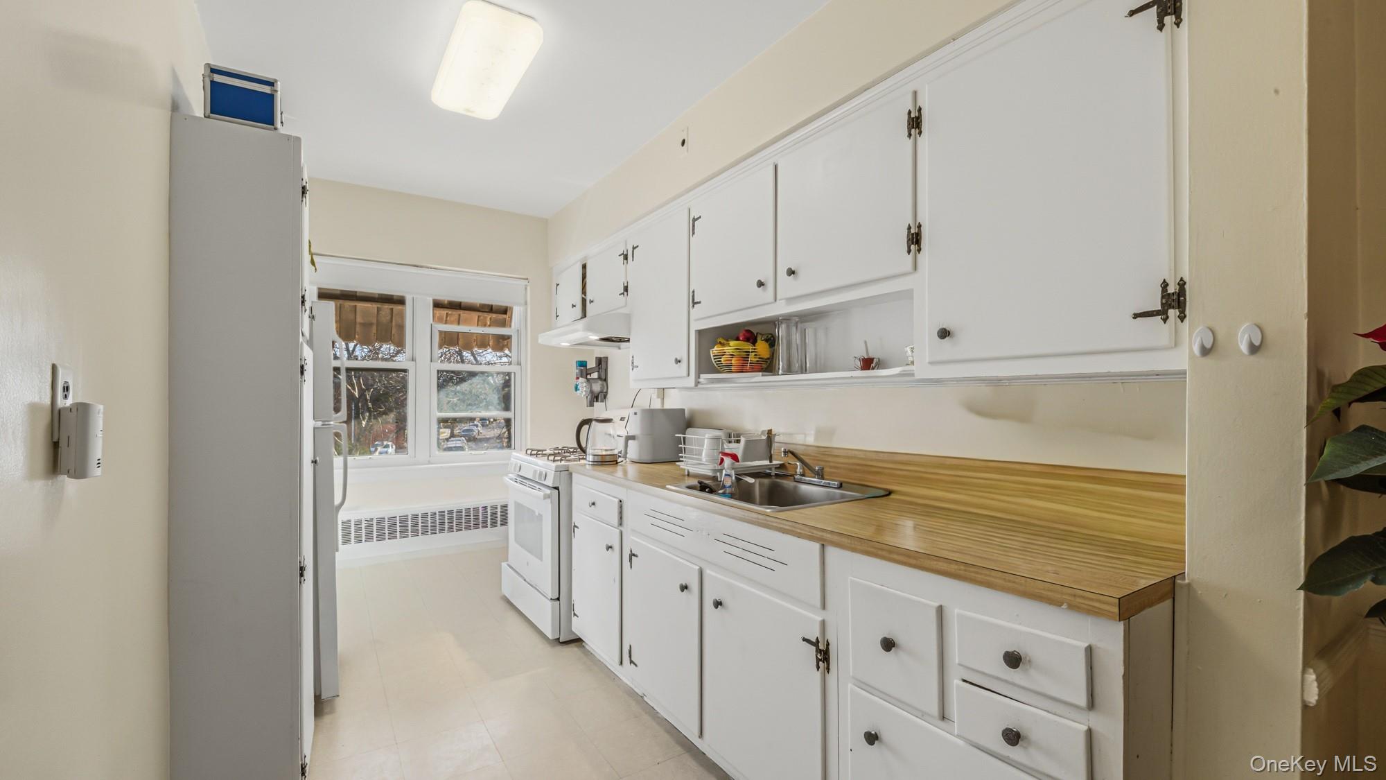 14101 Jewel Avenue Flushing Flushing, NY 11367