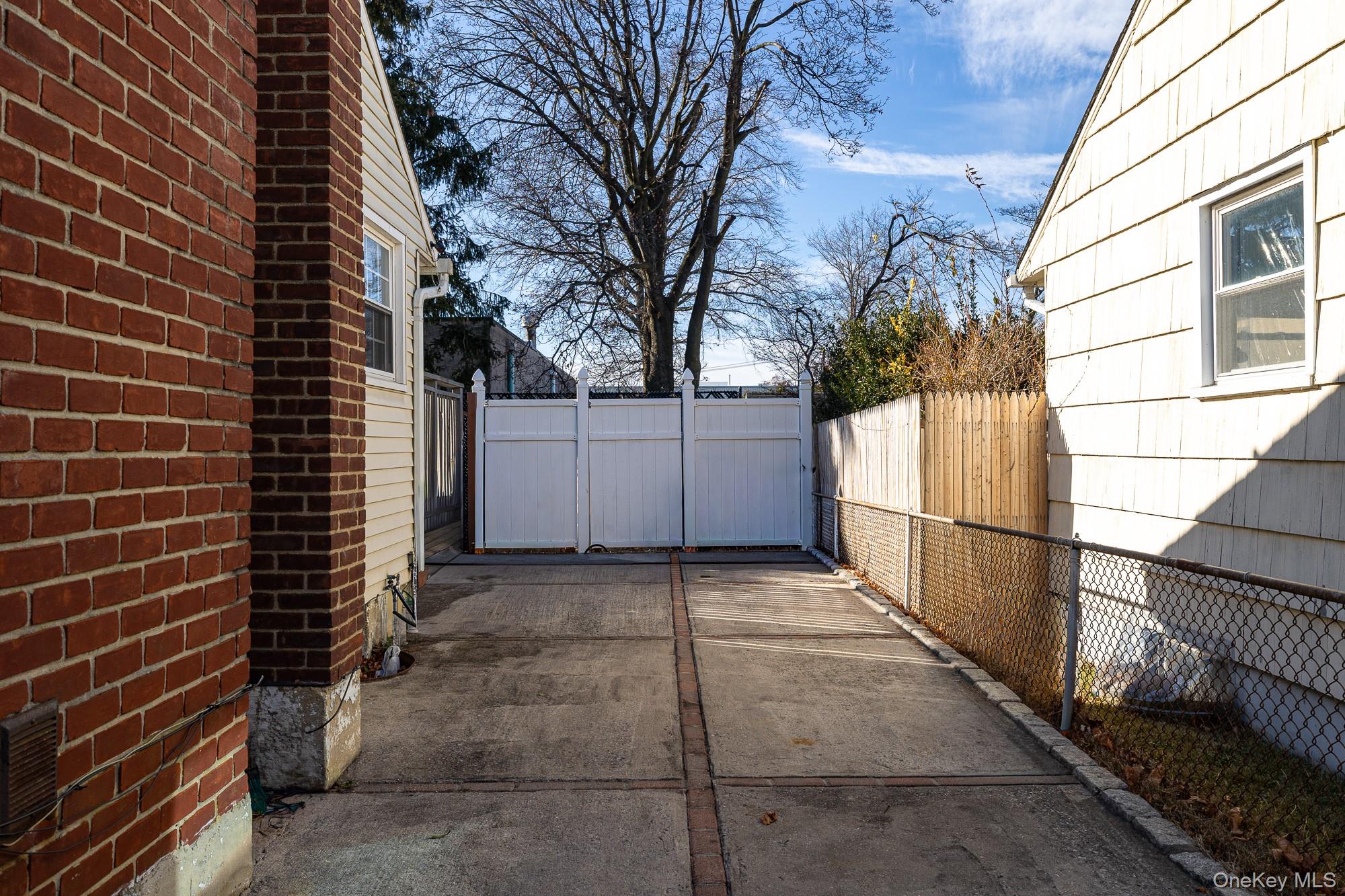 5 Gardner Avenue Hicksville Hicksville, NY 11801