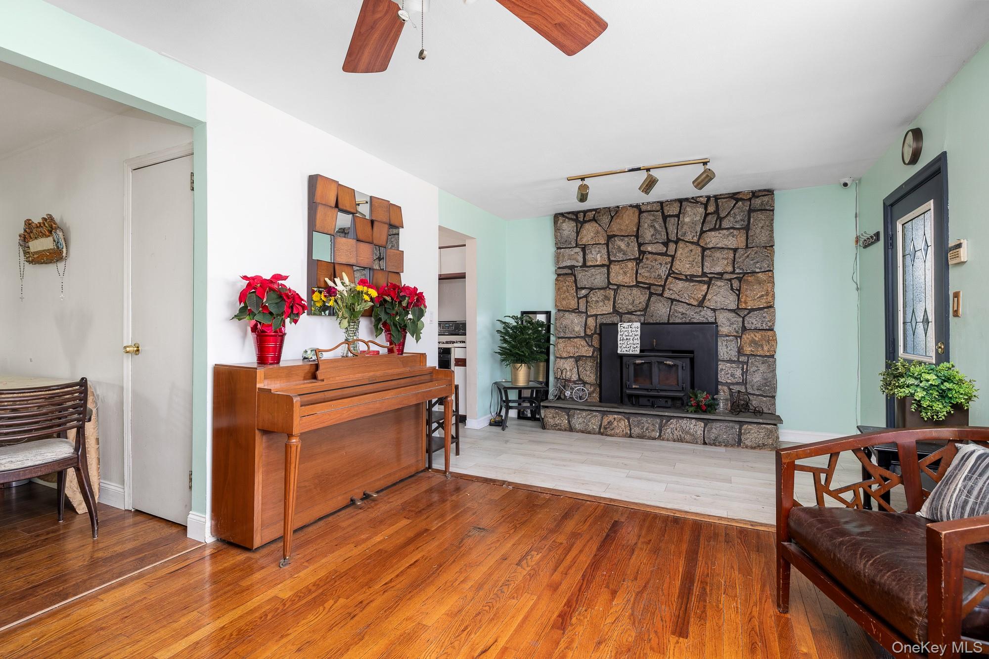 5 Gardner Avenue Hicksville Hicksville, NY 11801