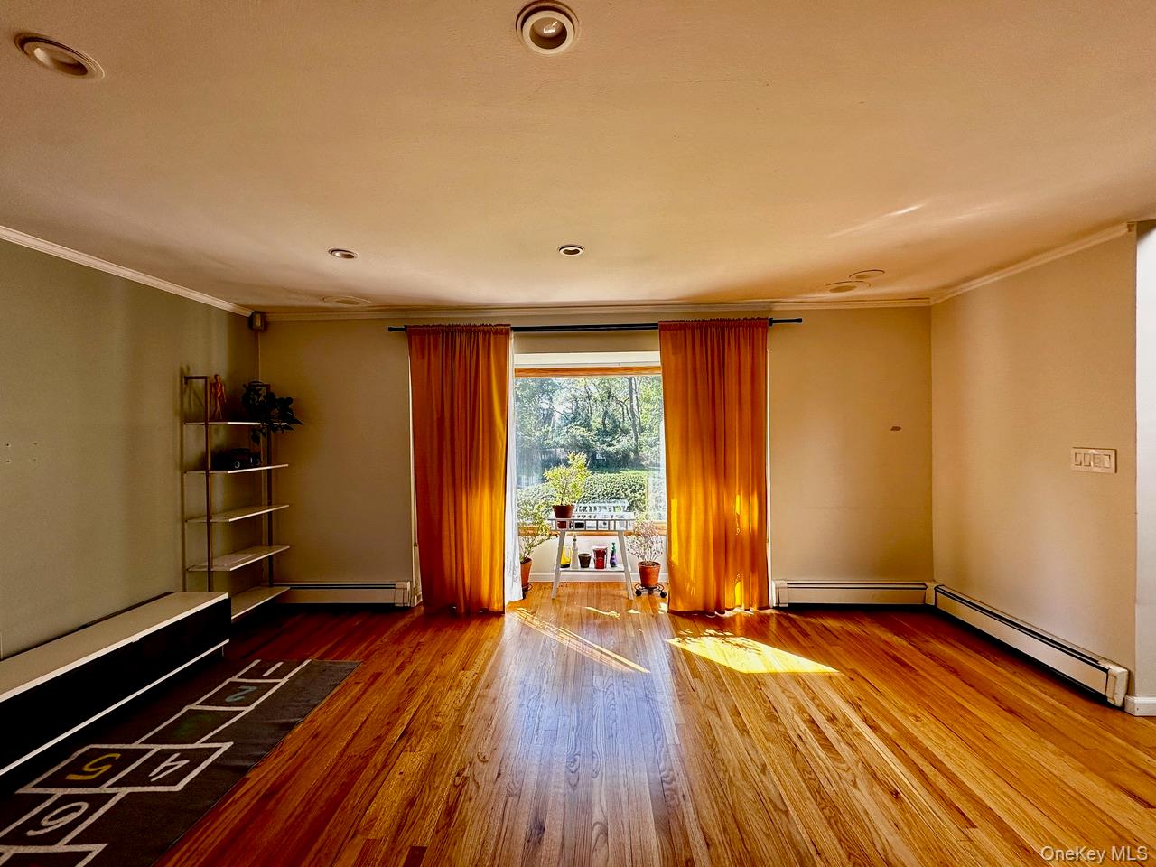 26 Canterbury Road Woodbury Woodbury, NY 11797