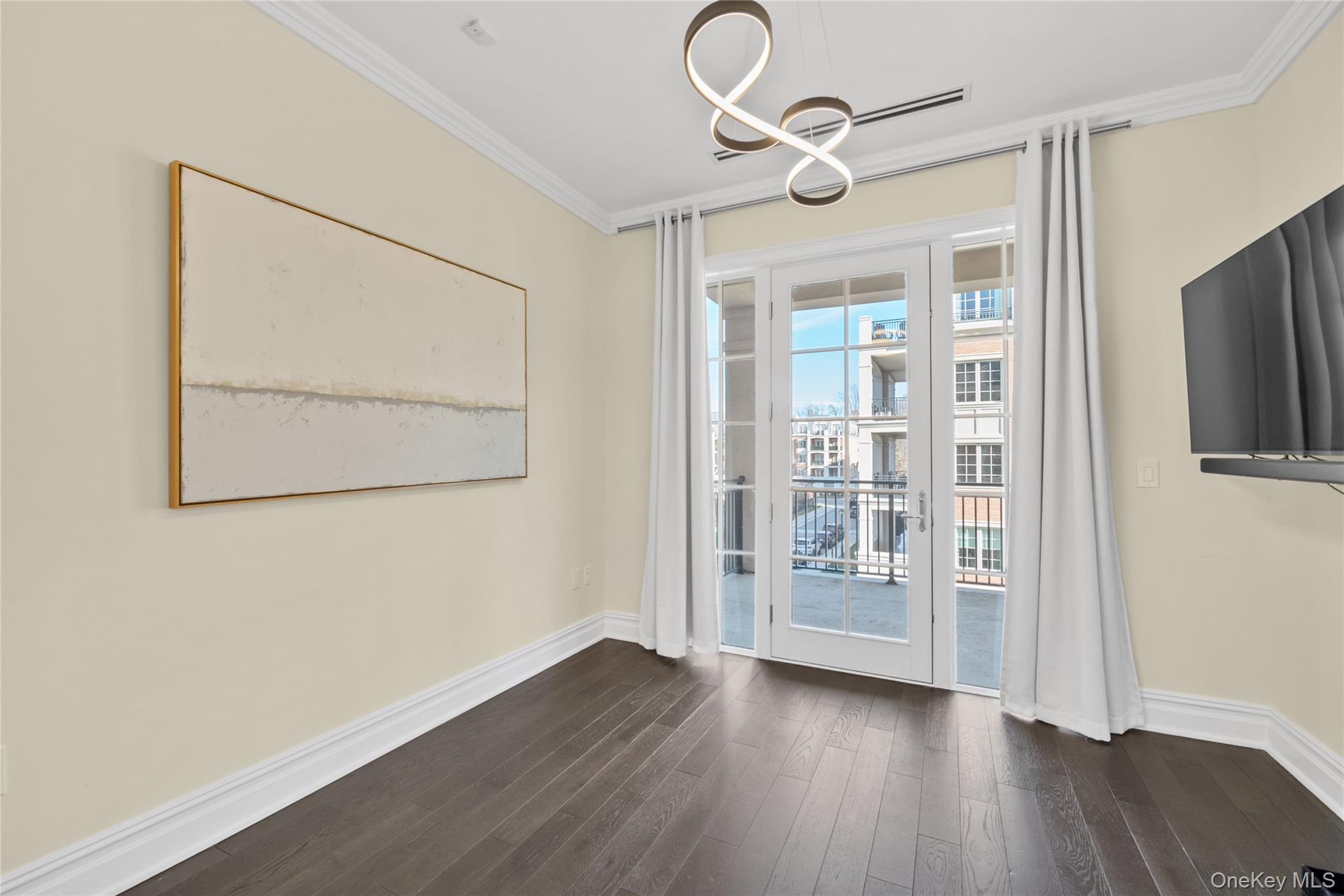 5000 Royal Court 5114 North Hills North Hills, NY 11040