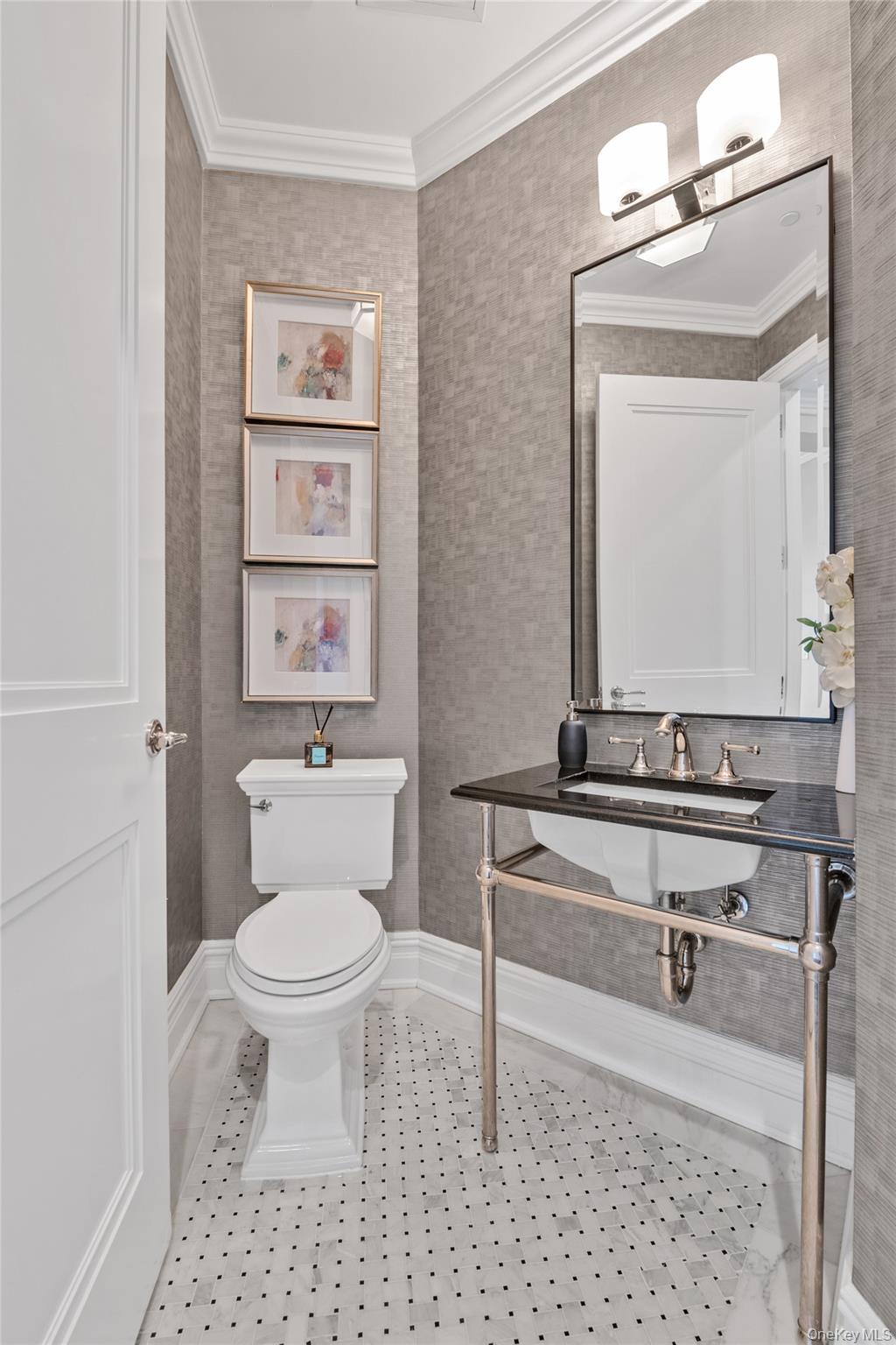 5000 Royal Court 5114 North Hills North Hills, NY 11040