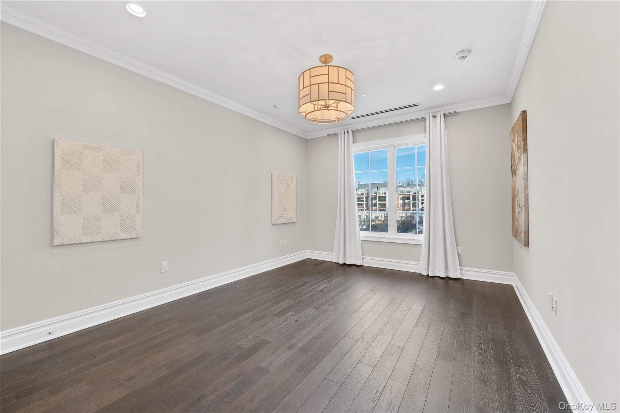 5000 Royal Court 5114 North Hills North Hills, NY 11040