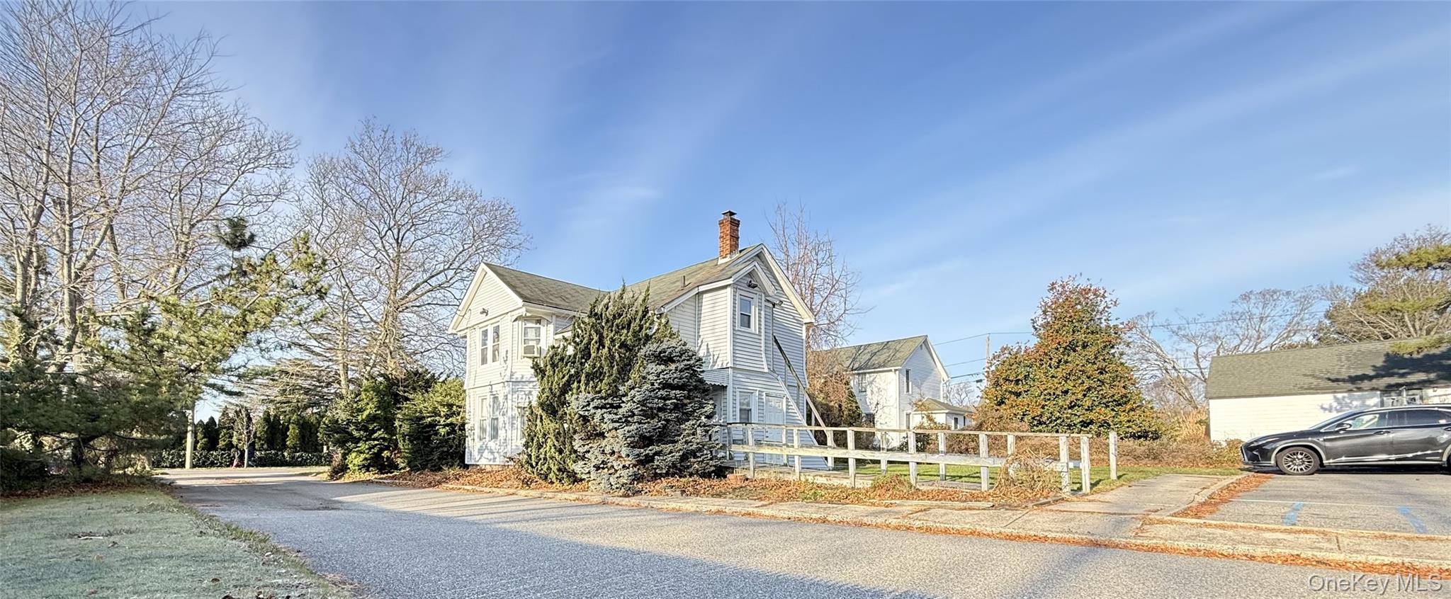 982 Roanoke Avenue Riverhead Riverhead, NY 11901