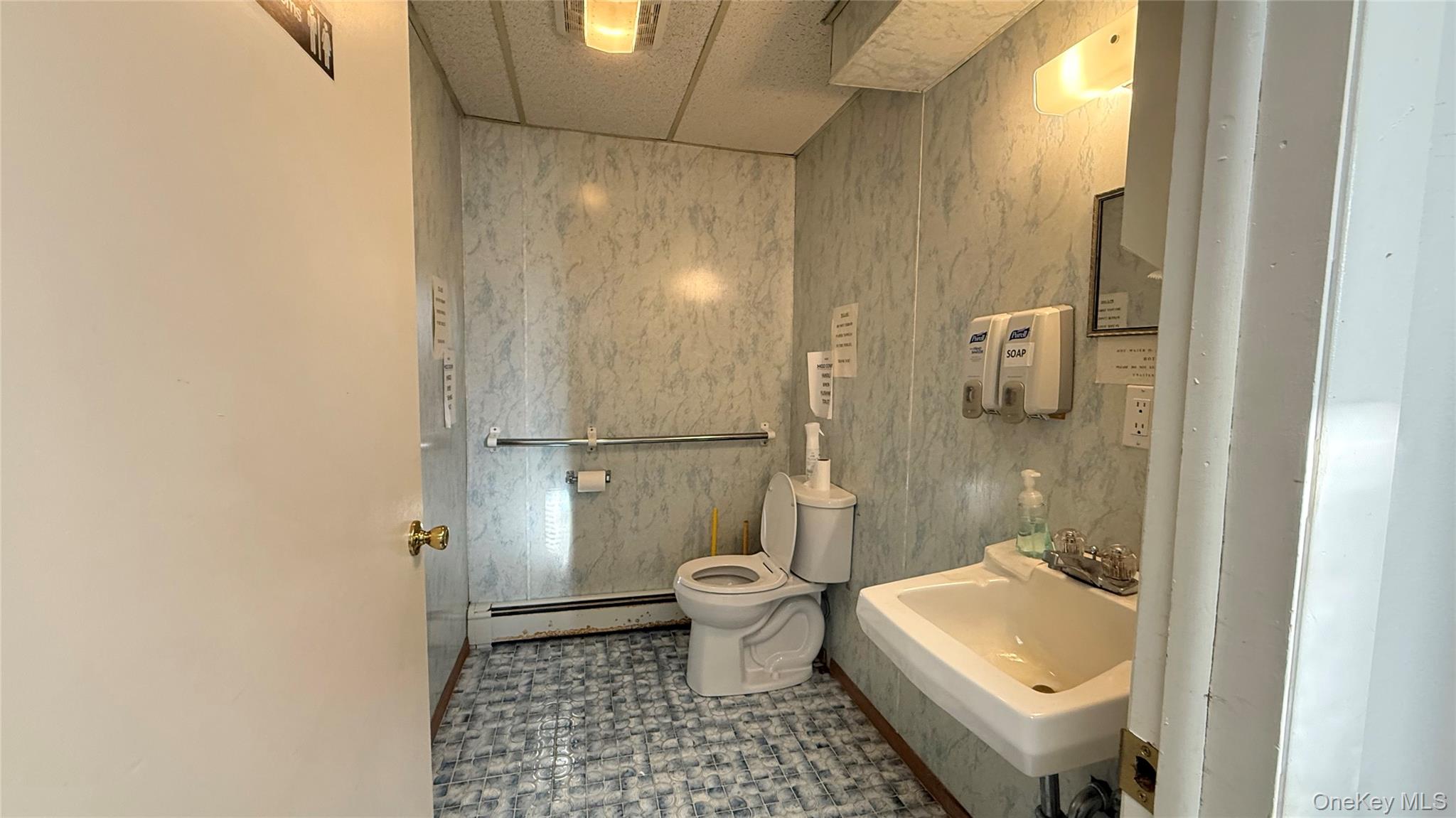 982 Roanoke Avenue Riverhead Riverhead, NY 11901